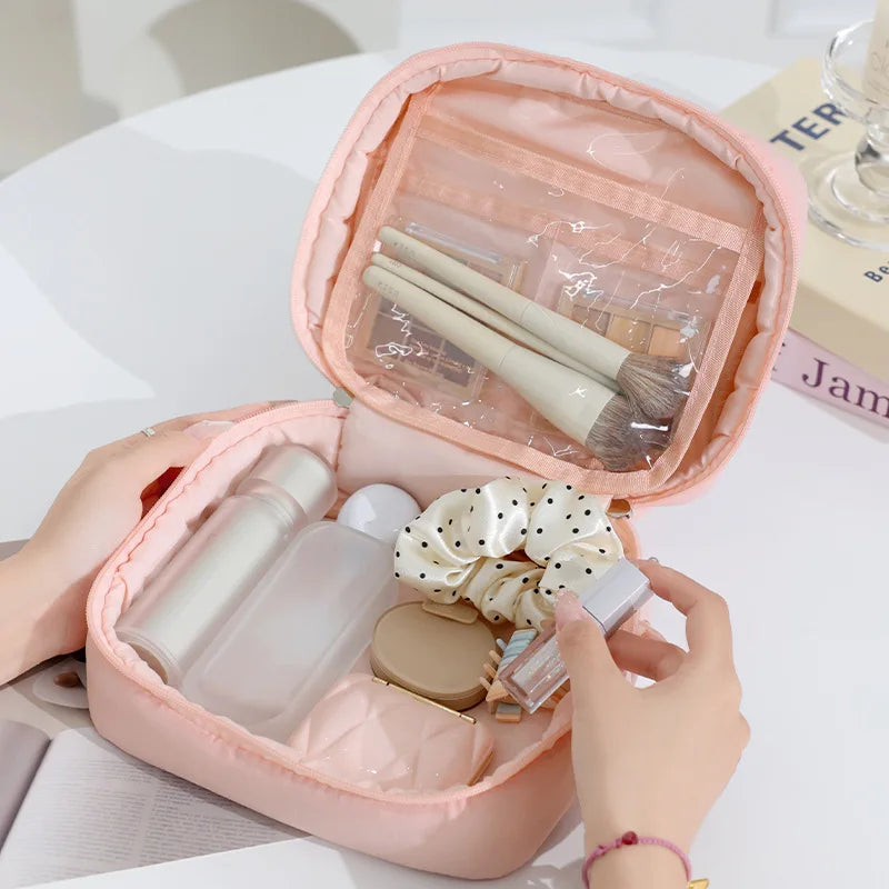 Groothandel Meisjes Pastelkleuren Zachte Waterdichte Gezwollen Nylon Make-Up Tas Cosmetische Tas Met Vulling Handvat